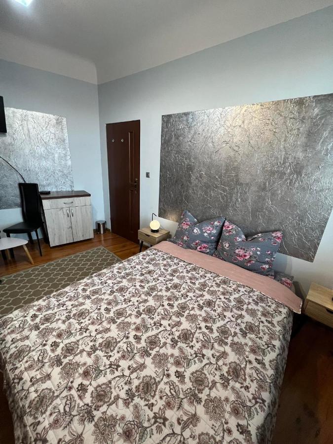 Jednosci Hostel Zielona Góra Esterno foto